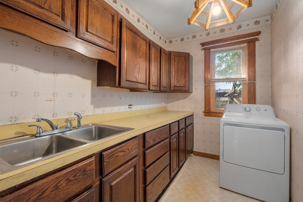 6 Indiana St, Worcester, MA, 6 Indiana St, Worcester, MA Photo #4