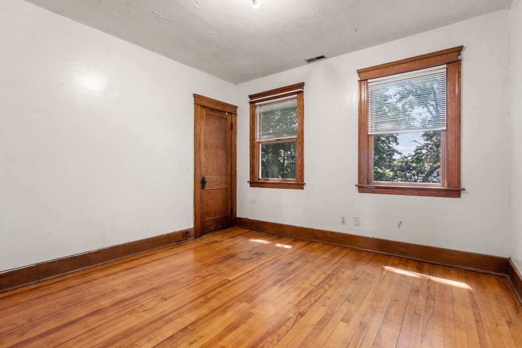 6 Indiana St, Worcester, MA, 6 Indiana St, Worcester, MA Photo #35