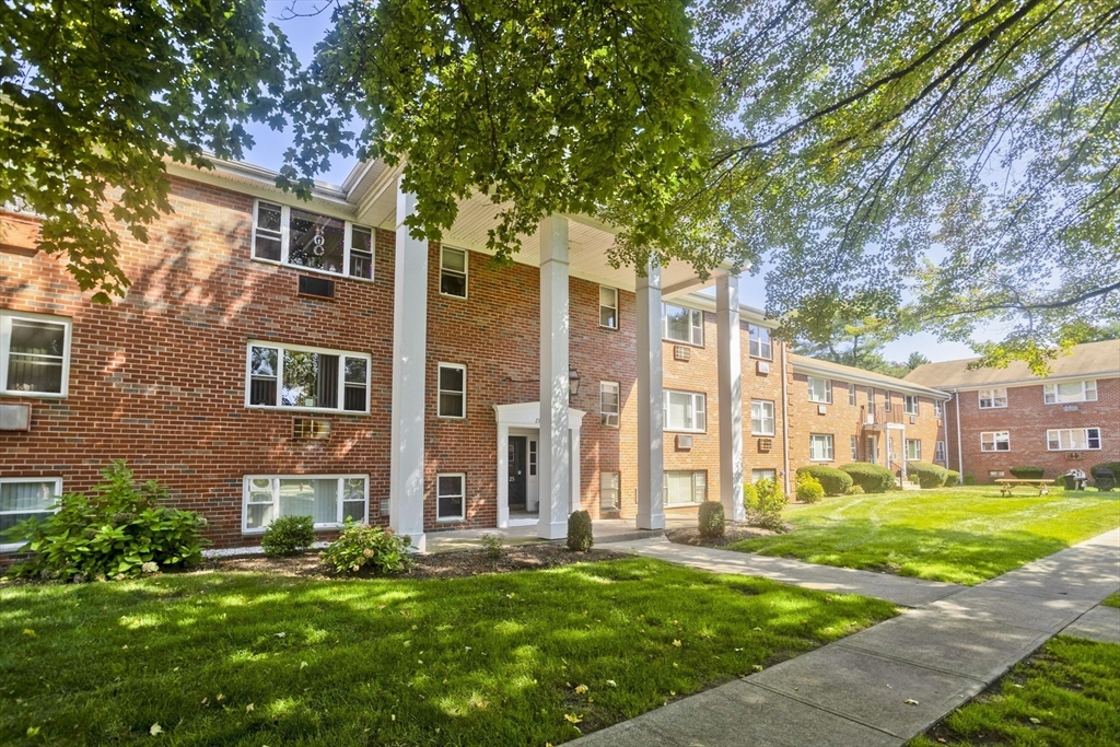 234 Regency Park Dr 234