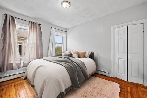 Triplex in Pawtucket RI 270 Division St 2.jpg