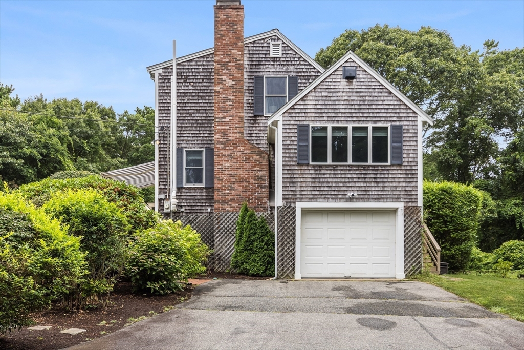64 Grouse St