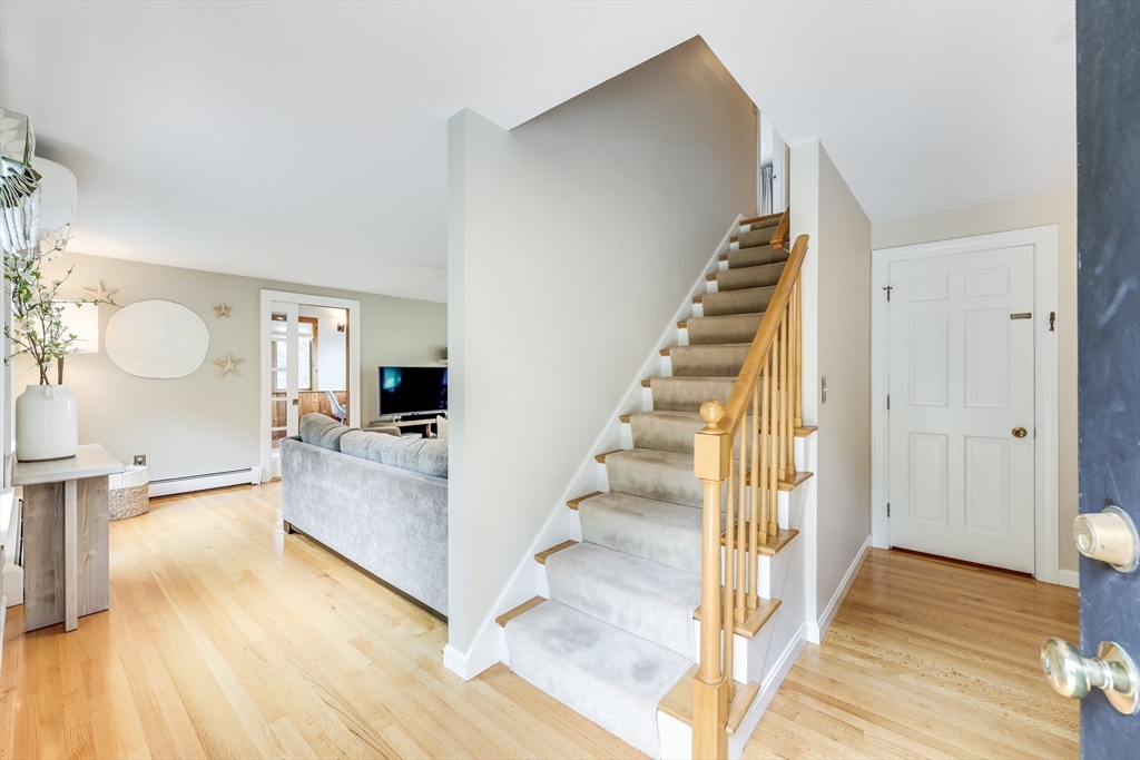 64 Grouse St