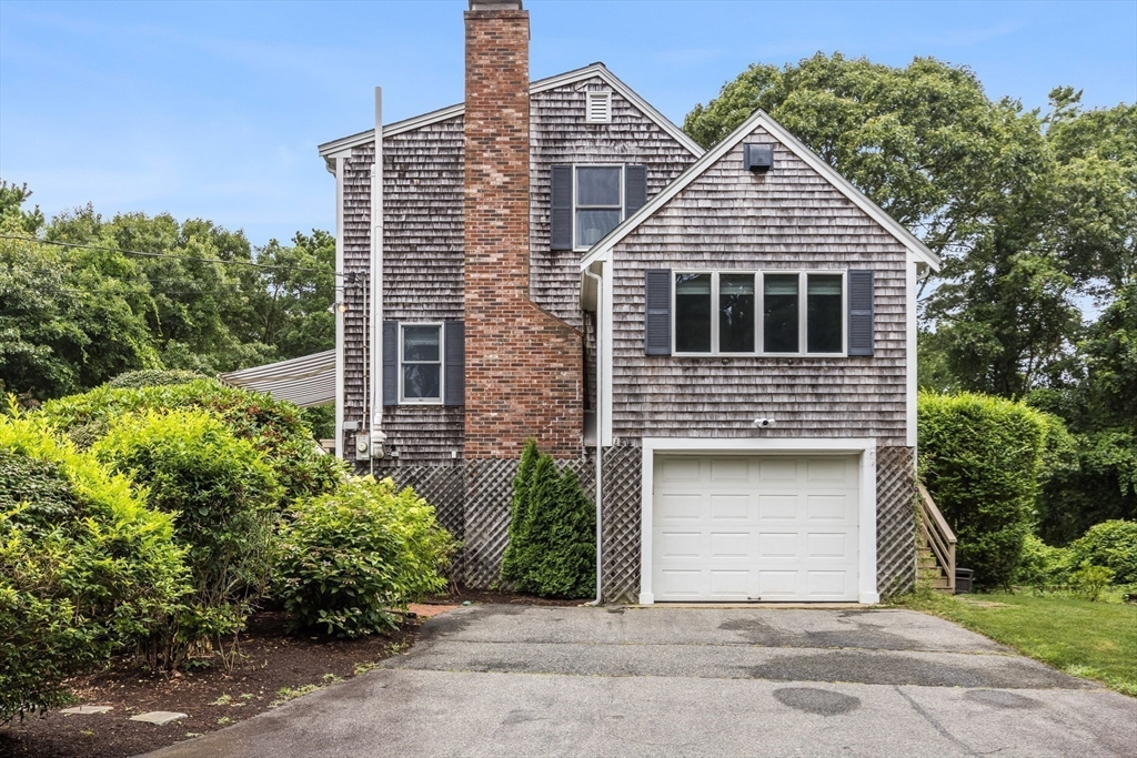 64 Grouse St