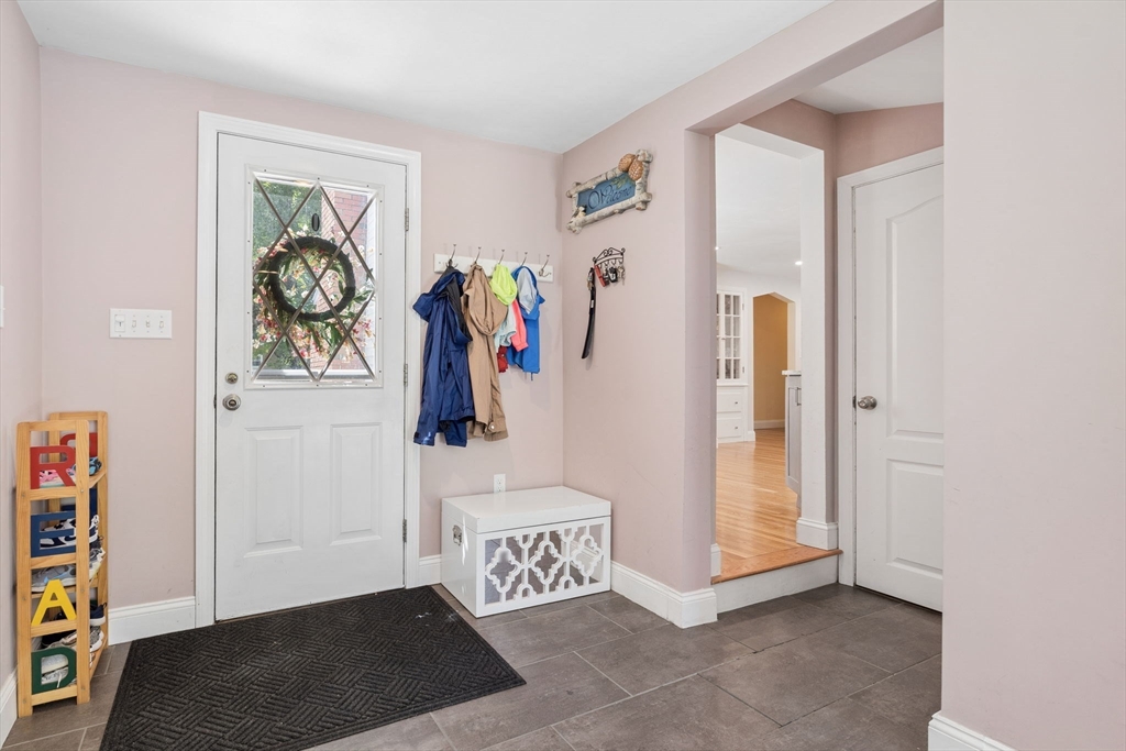 83 Colgate Dr