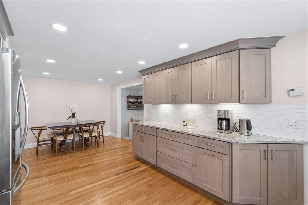 83 Colgate Dr