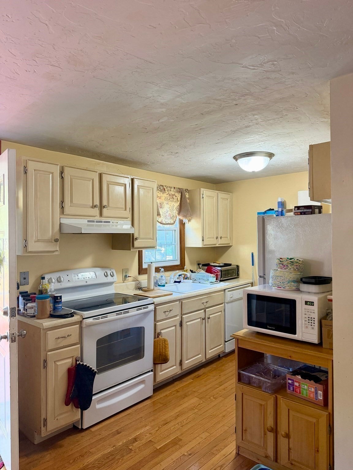 27 Tiffany Cir #27, Millbury, MA, 27 Tiffany Cir #27, Millbury, MA Photo #4