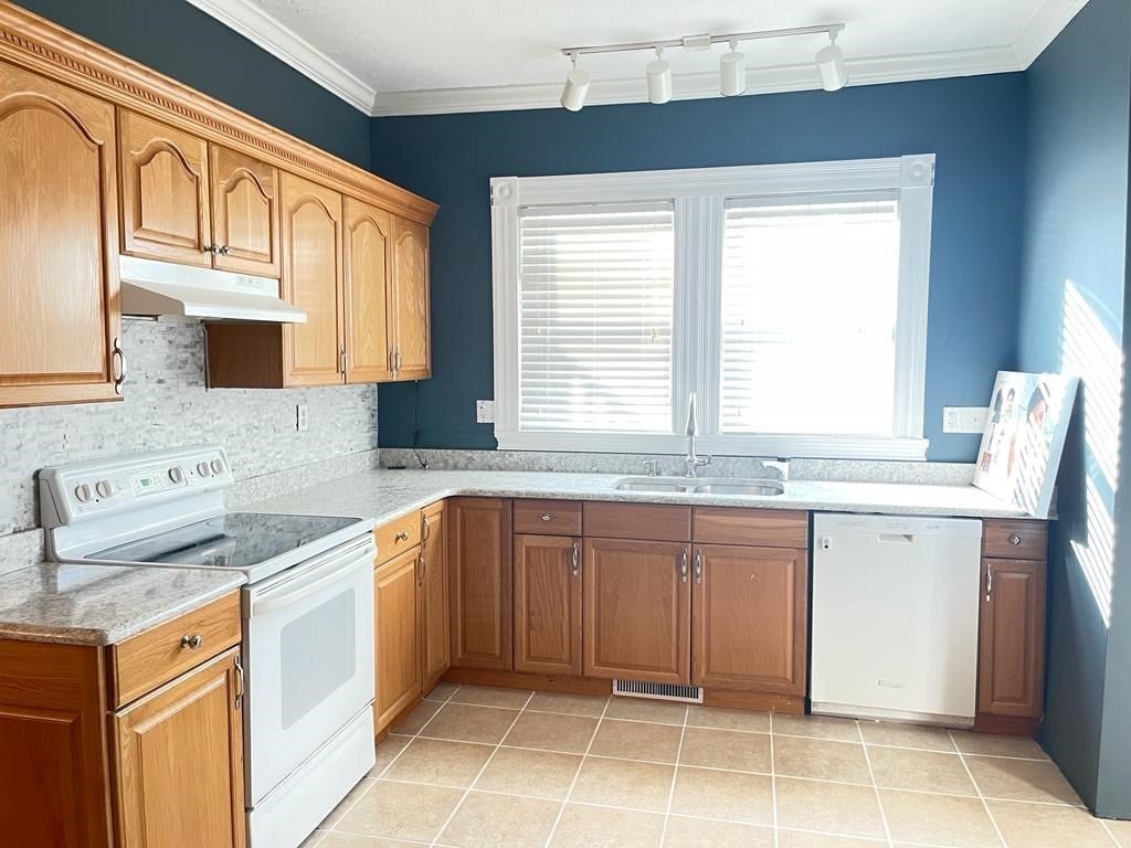 10 Mineral Street #1, Reading, MA, 10 Mineral Street #1, Reading, MA Photo #3