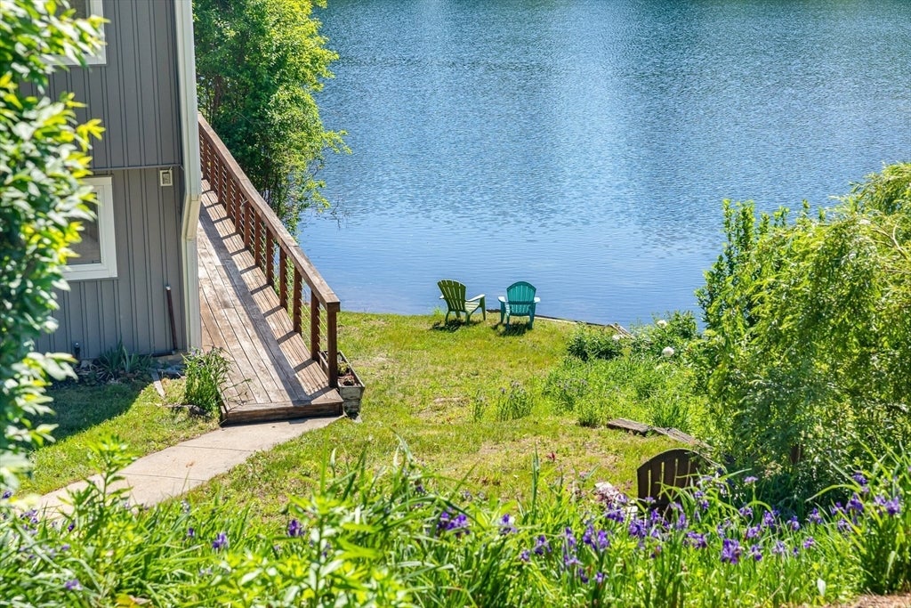 303 Lakeshore Dr