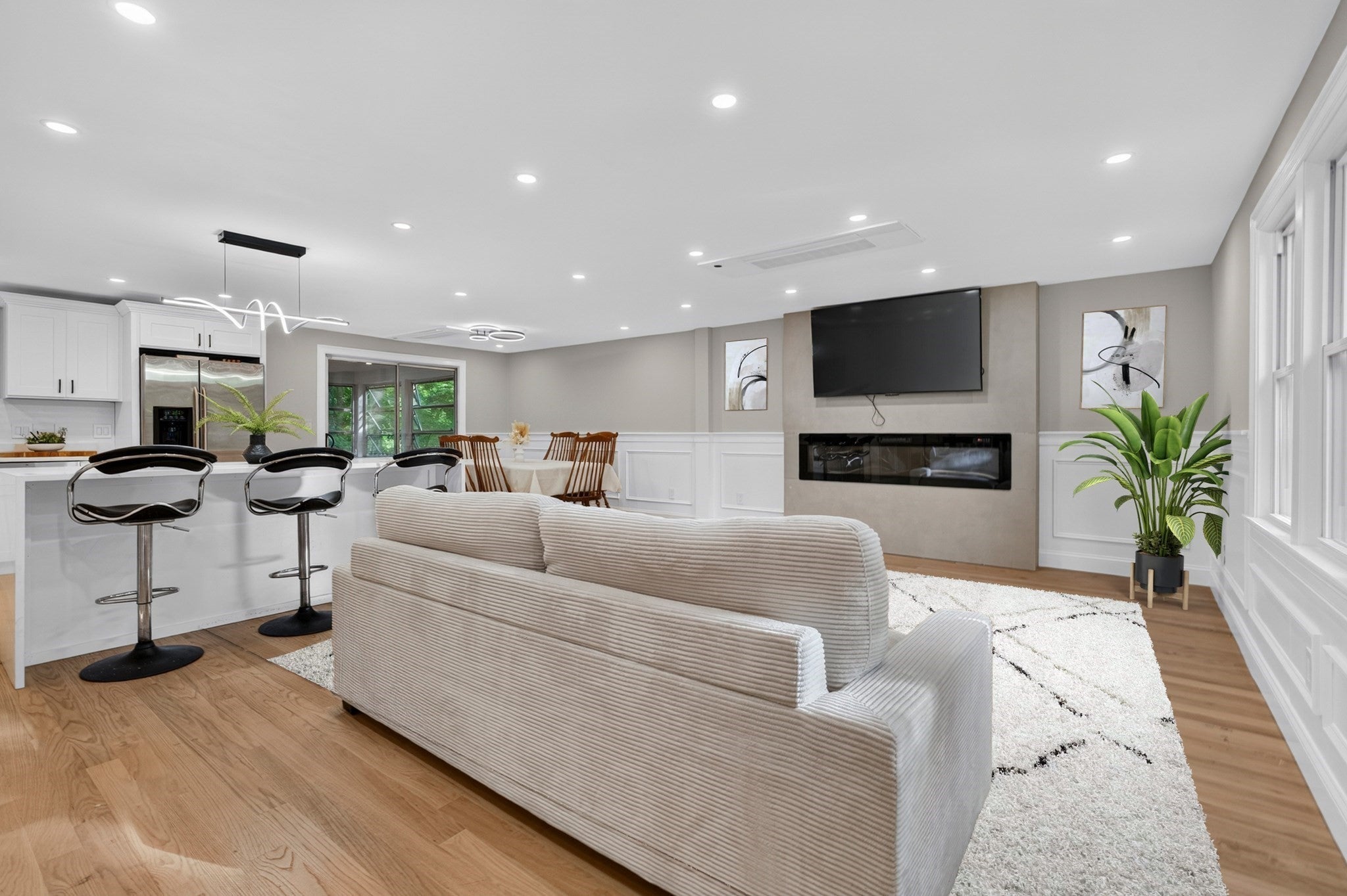 14 Travis Dr