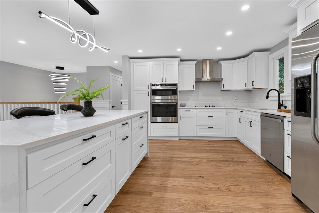 14 Travis Dr