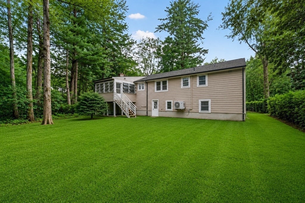 14 Travis Dr