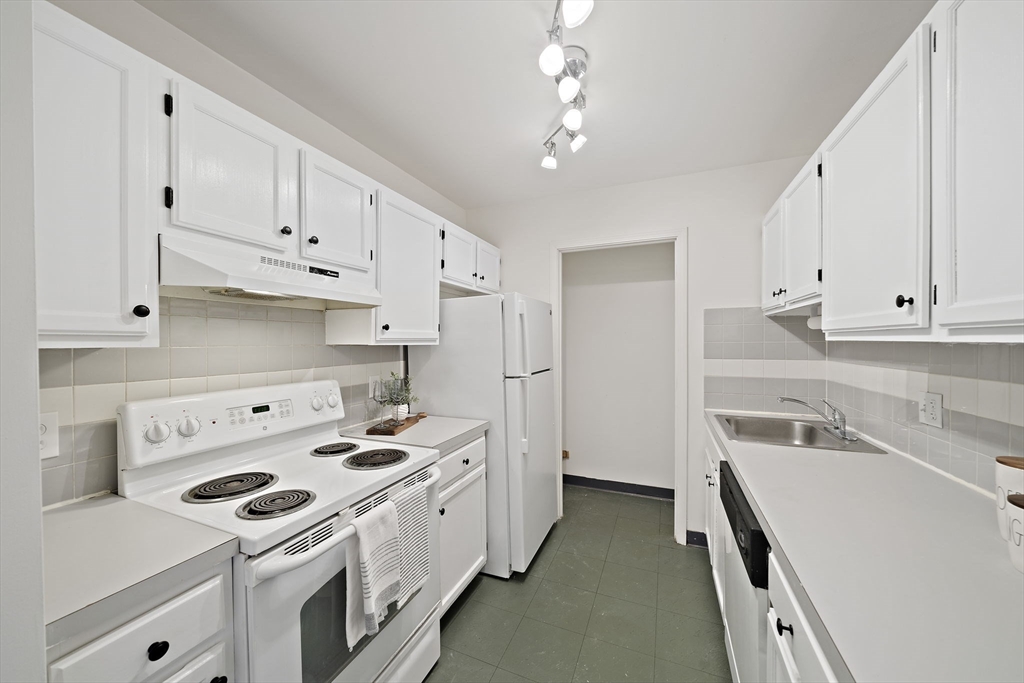 76 Elm St 114