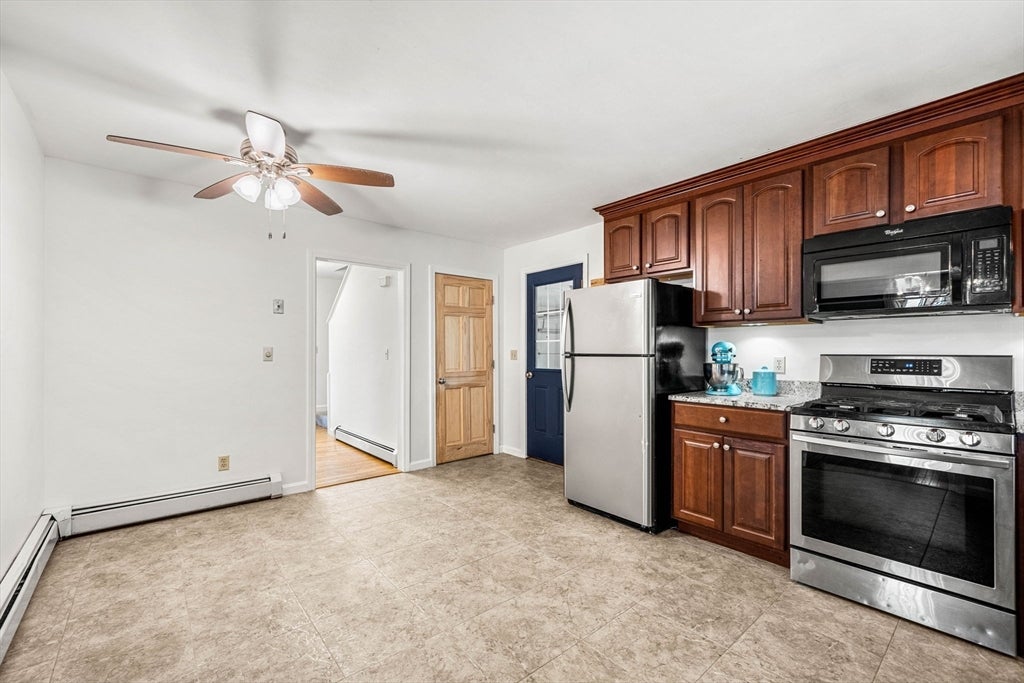 21 Chester St, Amesbury, MA, 21 Chester St, Amesbury, MA Photo #5