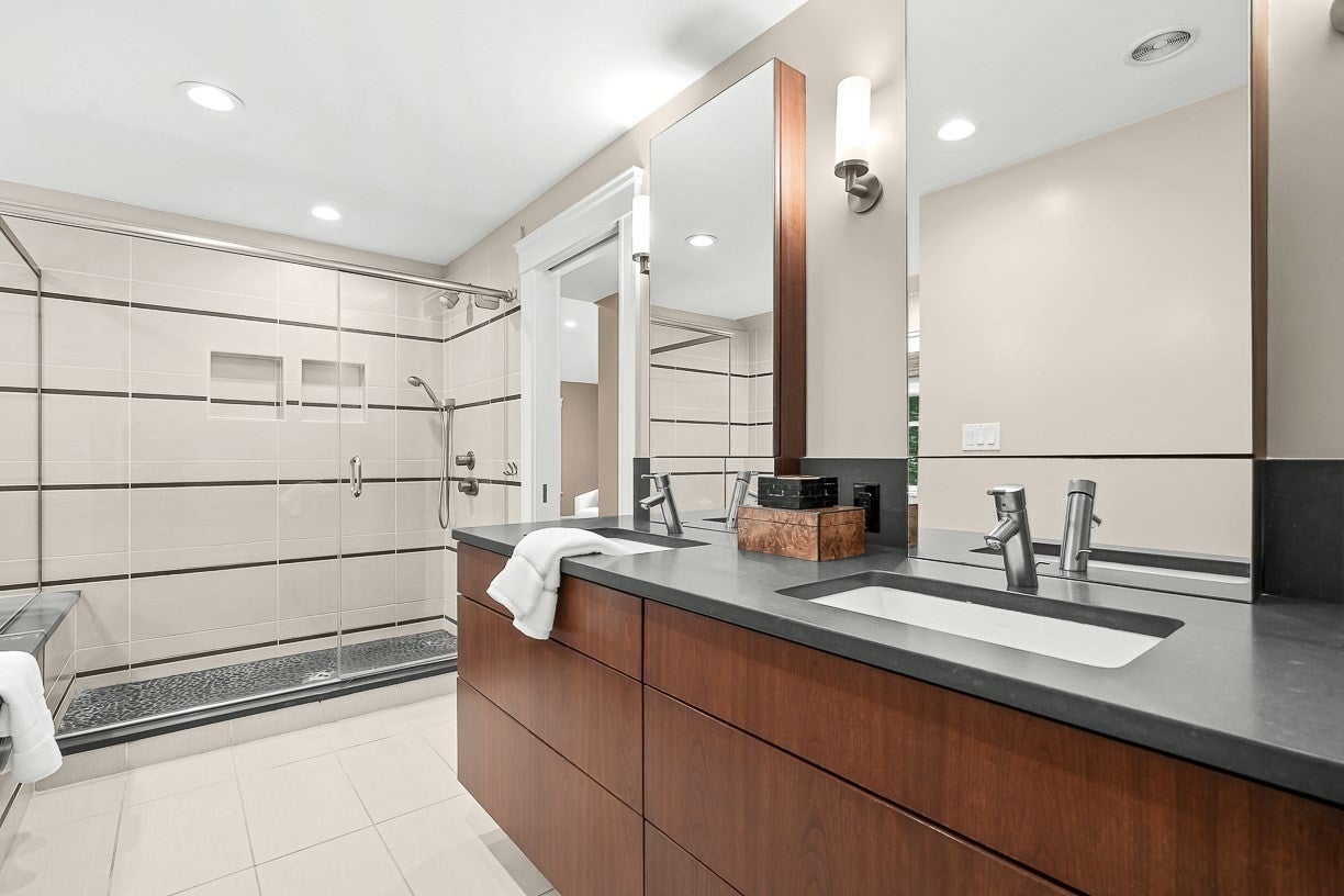 8 Tennyson Rd, Wellesley, MA Photo #27