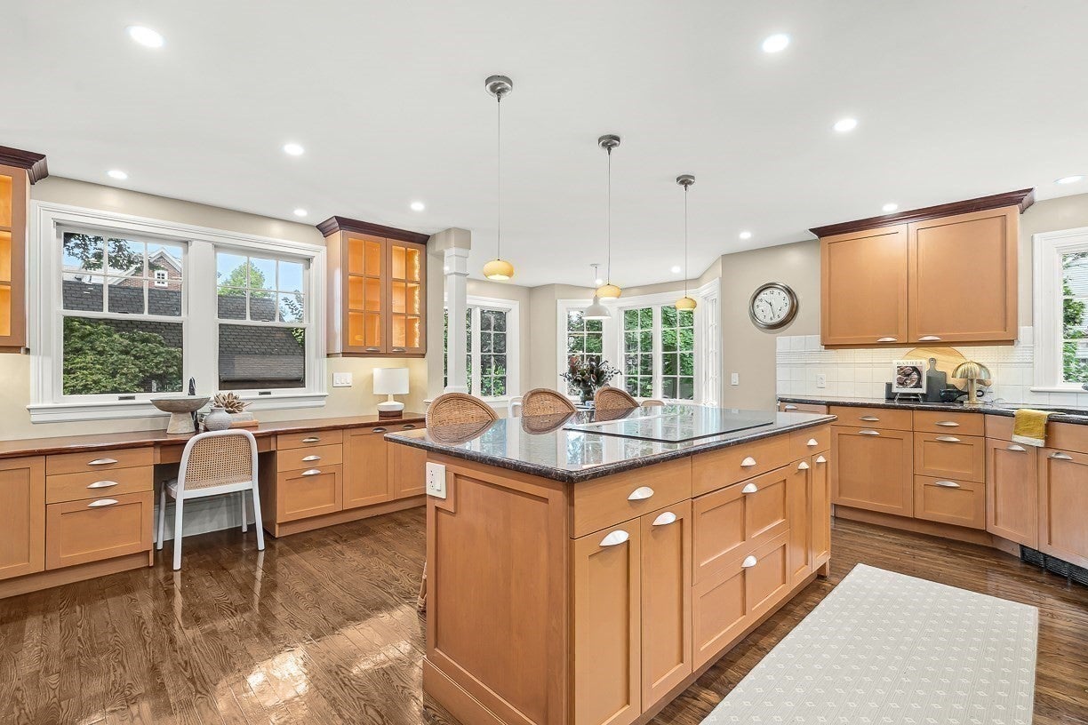 8 Tennyson Rd, Wellesley, MA Photo #15