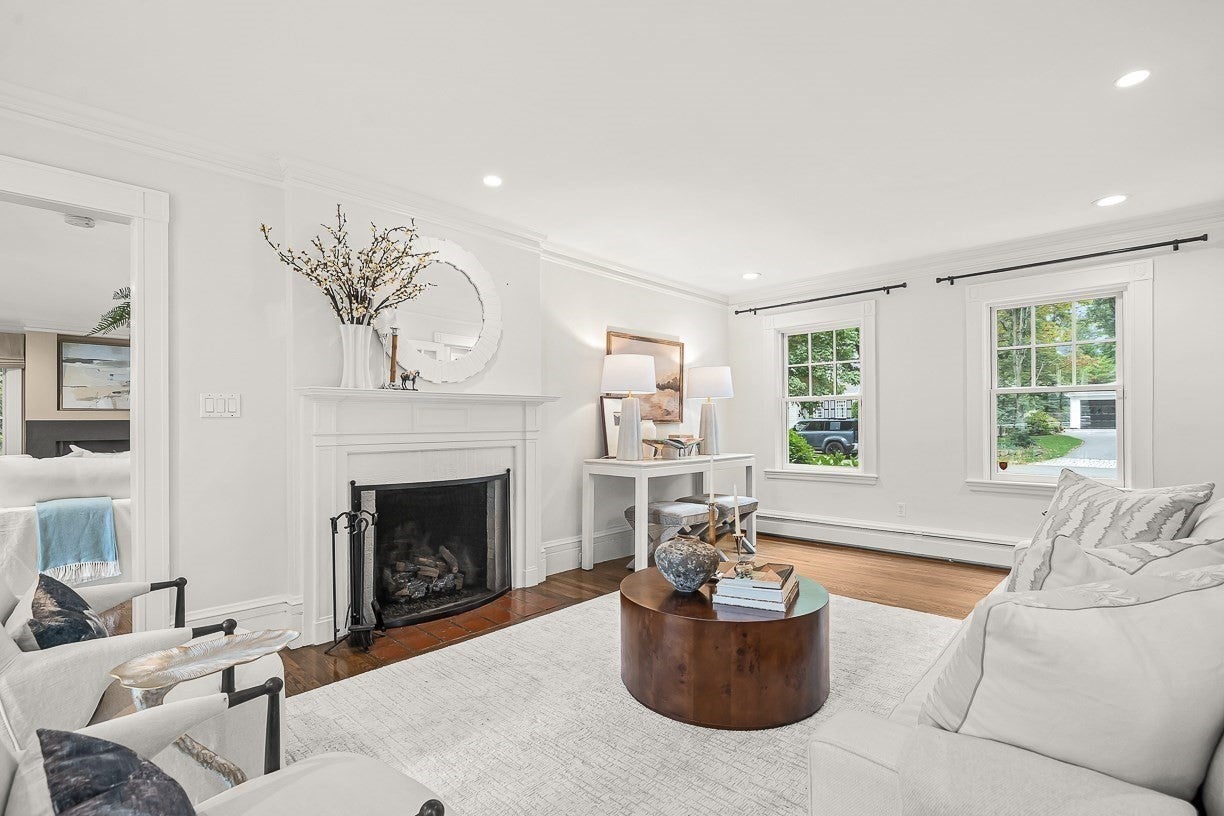 8 Tennyson Rd, Wellesley, MA Photo #6