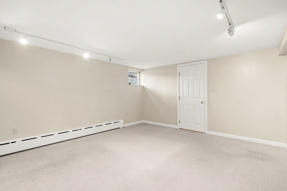8 Tennyson Rd, Wellesley, MA Photo #32