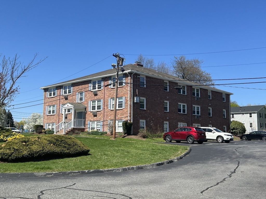 Danvers, Massachusetts 01923, United States, 2 Bedrooms Bedrooms, ,1 BathroomBathrooms,Residential,Active,119047