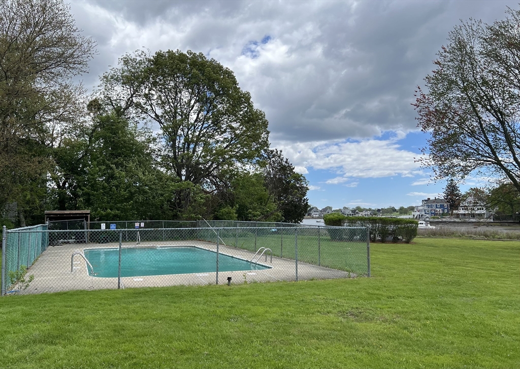 Danvers, Massachusetts 01923, United States, 2 Bedrooms Bedrooms, ,1 BathroomBathrooms,Residential,Active,119047