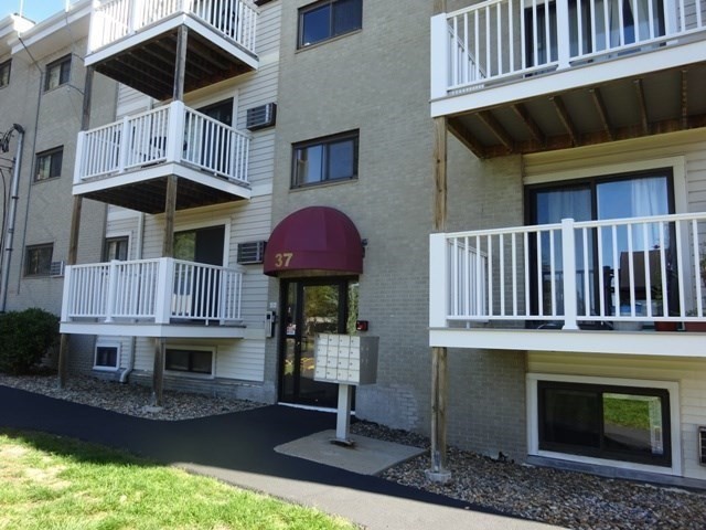 37 Hosmer St 10