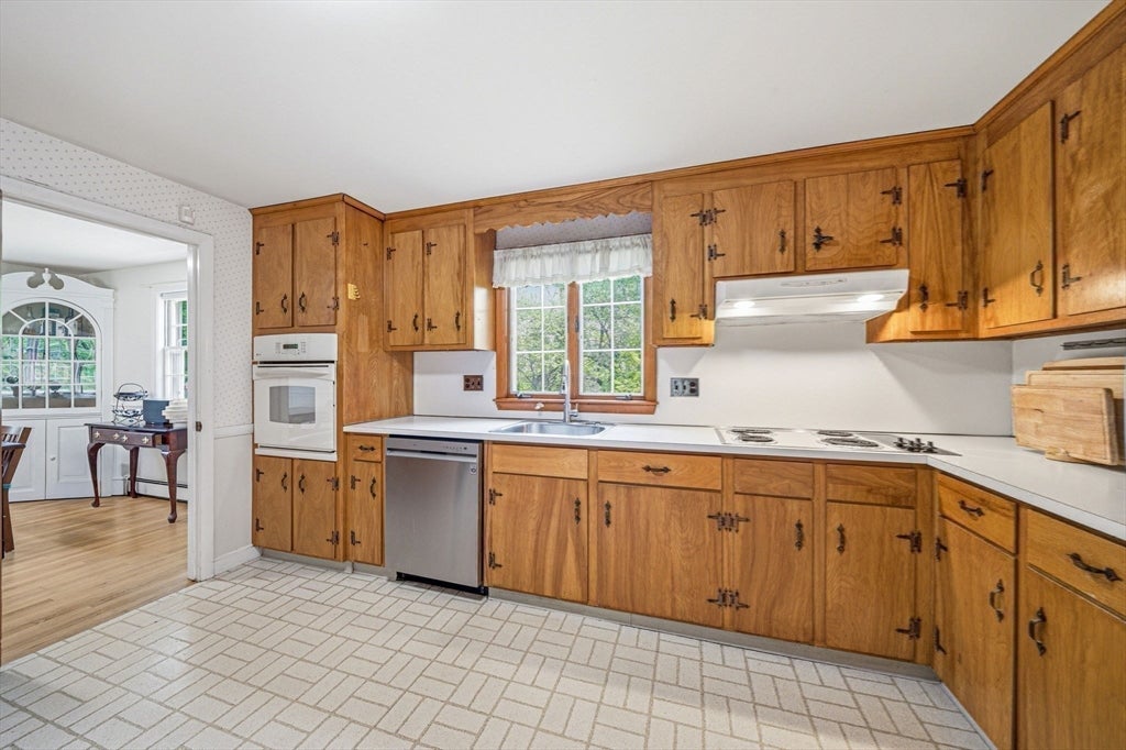 8 Brown Road, Lexington, MA, 8 Brown Road, Lexington, MA Photo #8