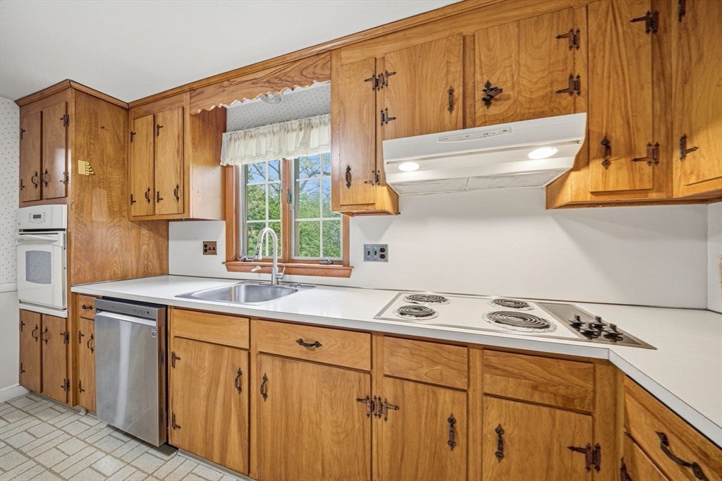 8 Brown Road, Lexington, MA, 8 Brown Road, Lexington, MA Photo #9