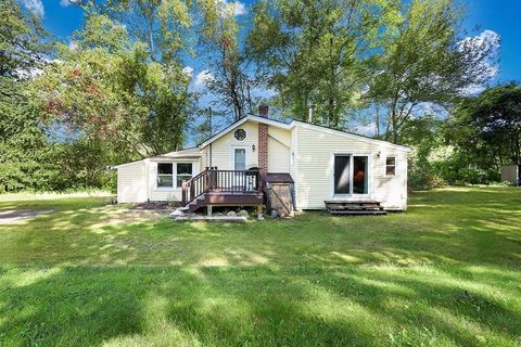613 Lindsey St Attleboro MA 02703