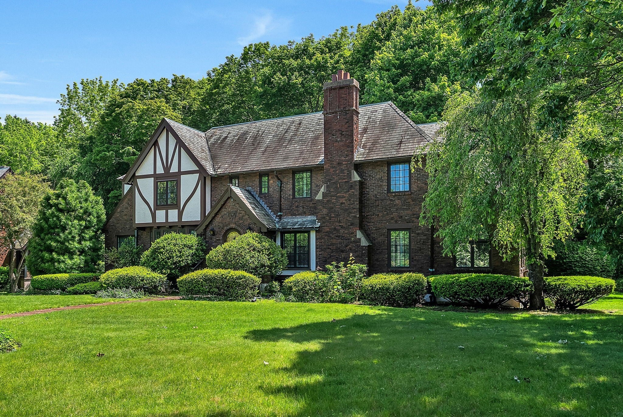 518 Newton St, Brookline MA 02467