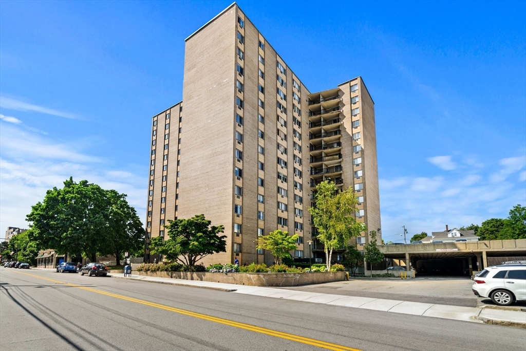 Photo of 1025 Hancock St #4A, Quincy, MA