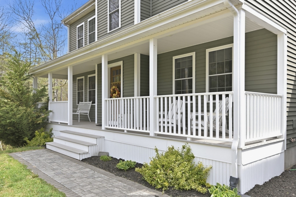 32-1/2 E Howland Rd