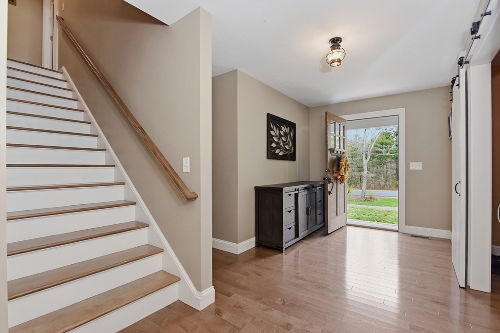 32-1/2 E Howland Rd