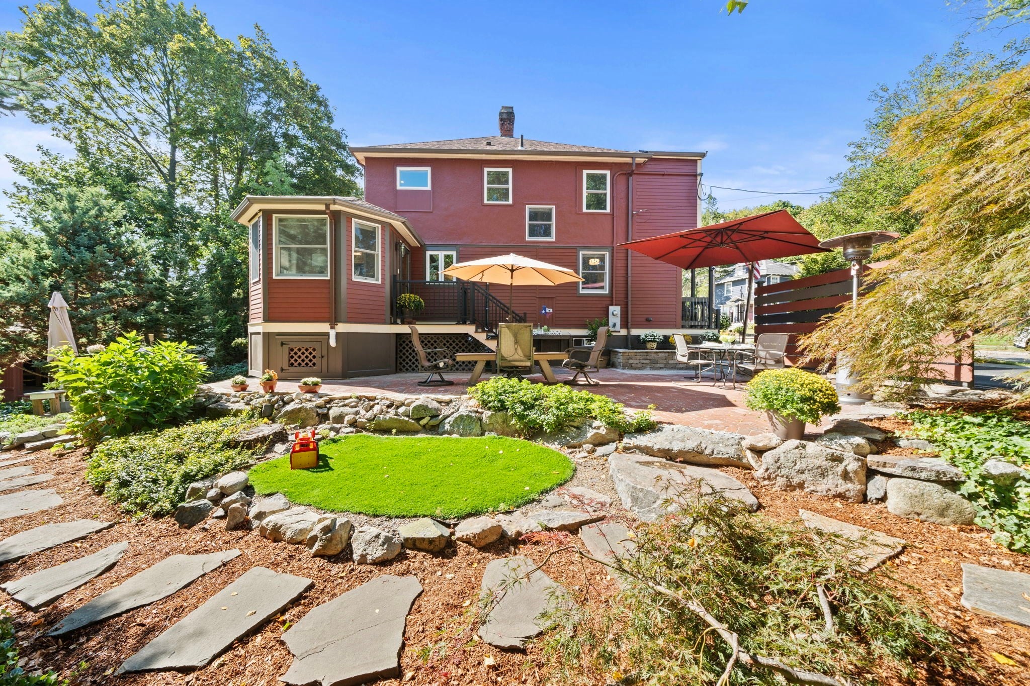 49 Lynde Ave