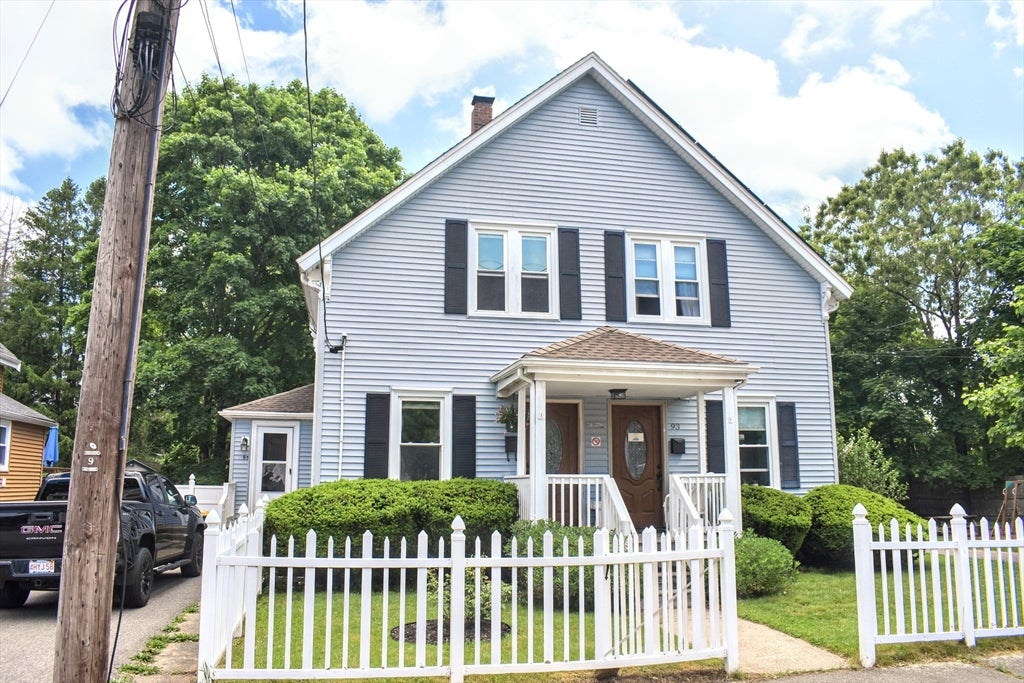 Click for 95 Temple St #1, Abington, MA slideshow