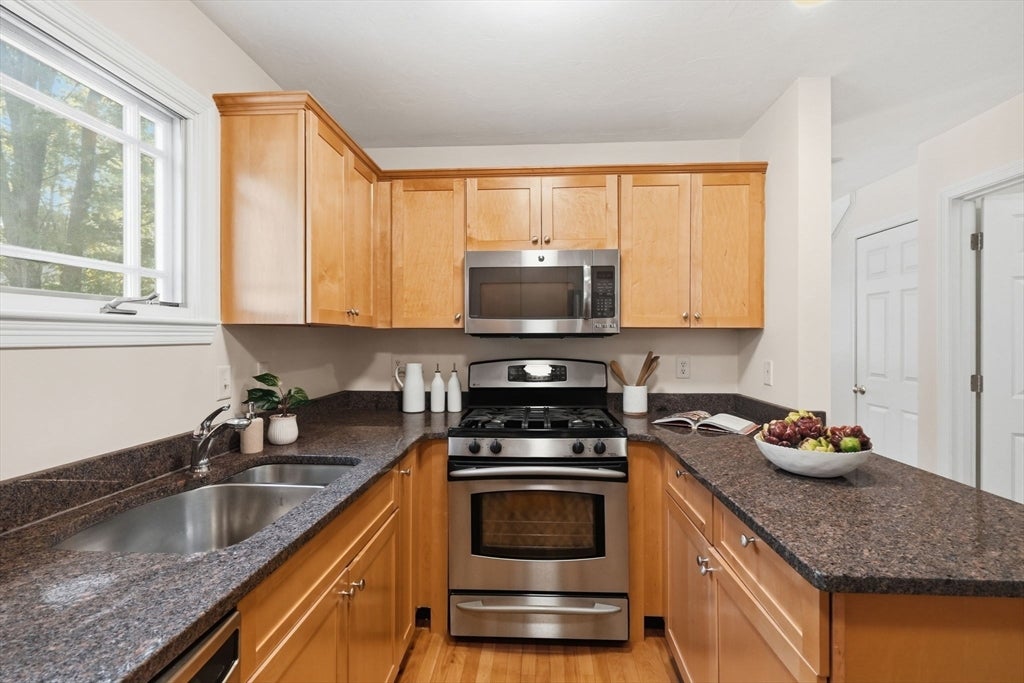 1 Russell Pl #1, Arlington, MA, 1 Russell Pl #1, Arlington, MA Photo #10