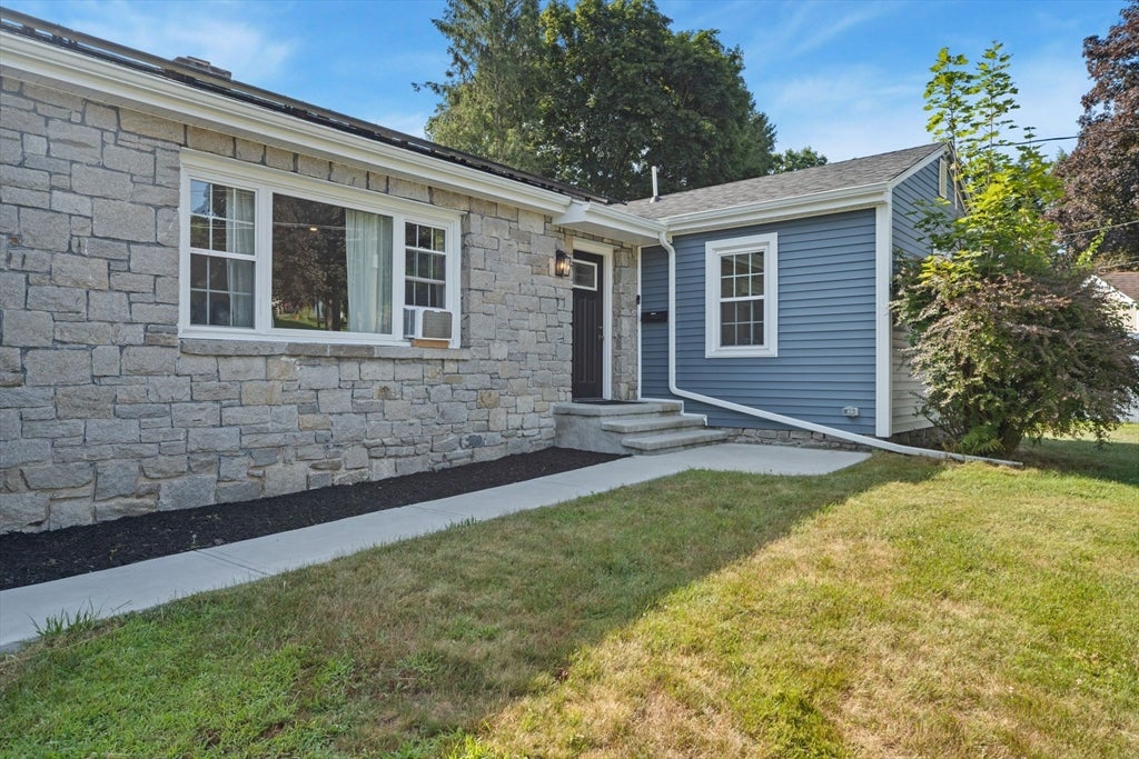 5 5th Ave, Dudley, MA Photo #4