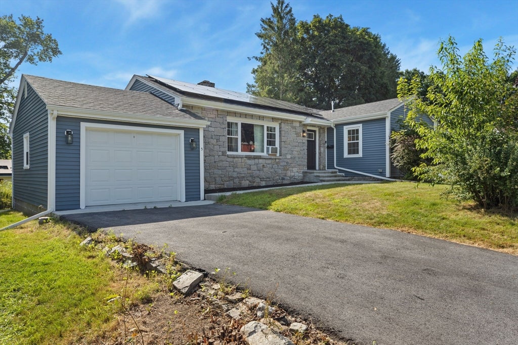 5 5th Ave, Dudley, MA Photo #3