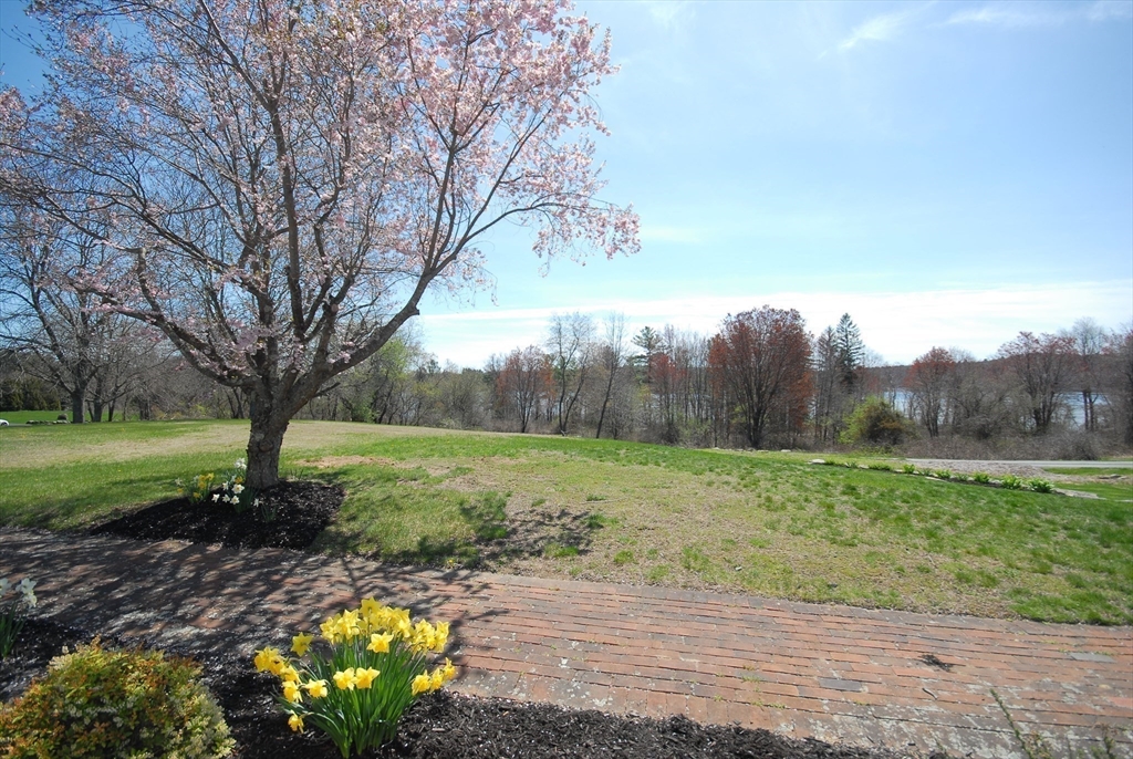 21 Nashoba Rd