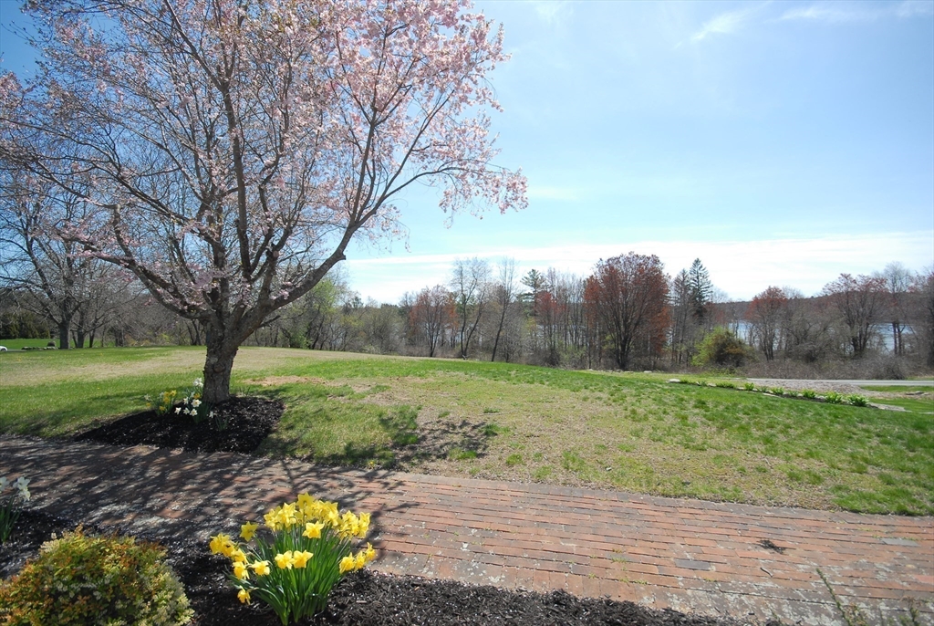 21 Nashoba Rd