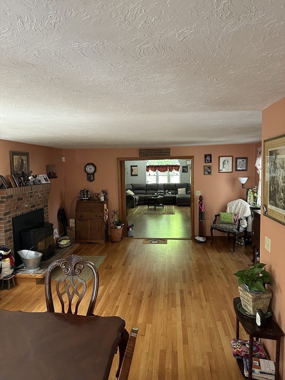 37 Teaberry Ln