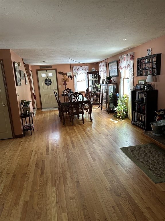 37 Teaberry Ln