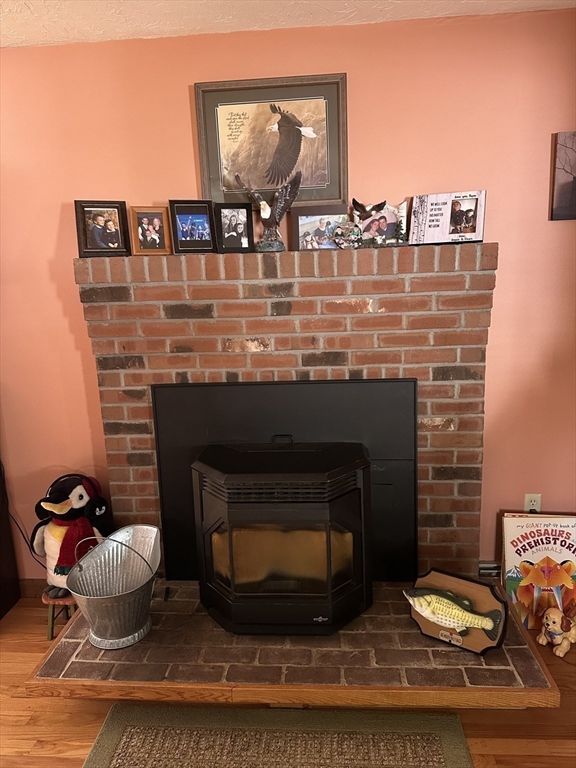 37 Teaberry Ln