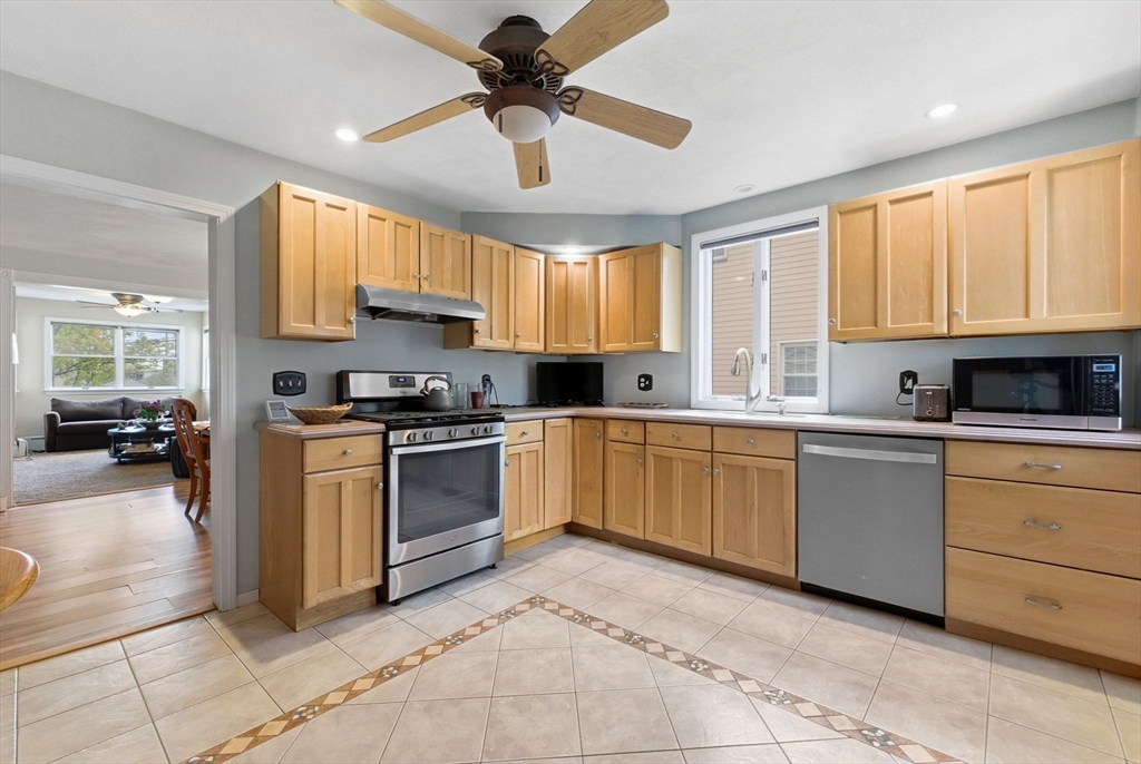 37 Lewis St, Everett, MA Photo #8