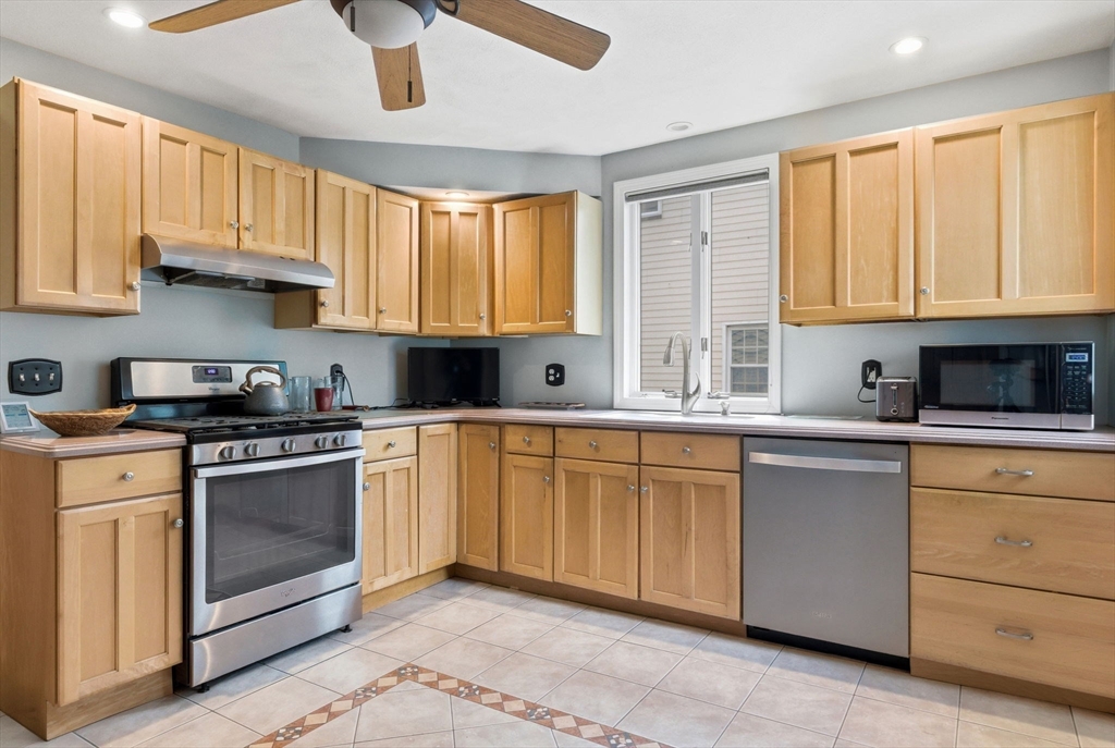 37 Lewis St, Everett, MA Photo #9