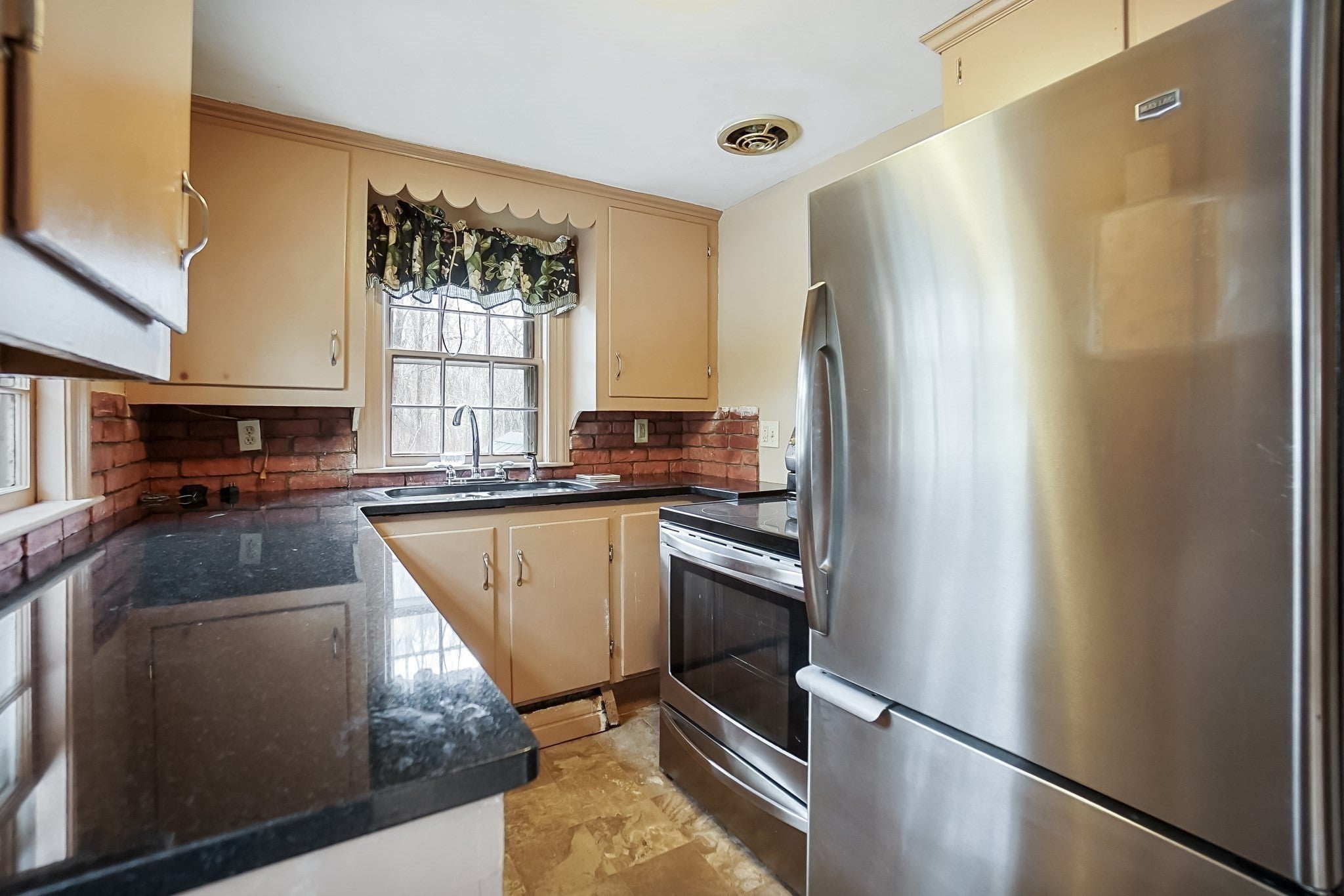 30 Woodland Rd, Ashland, MA Photo #6