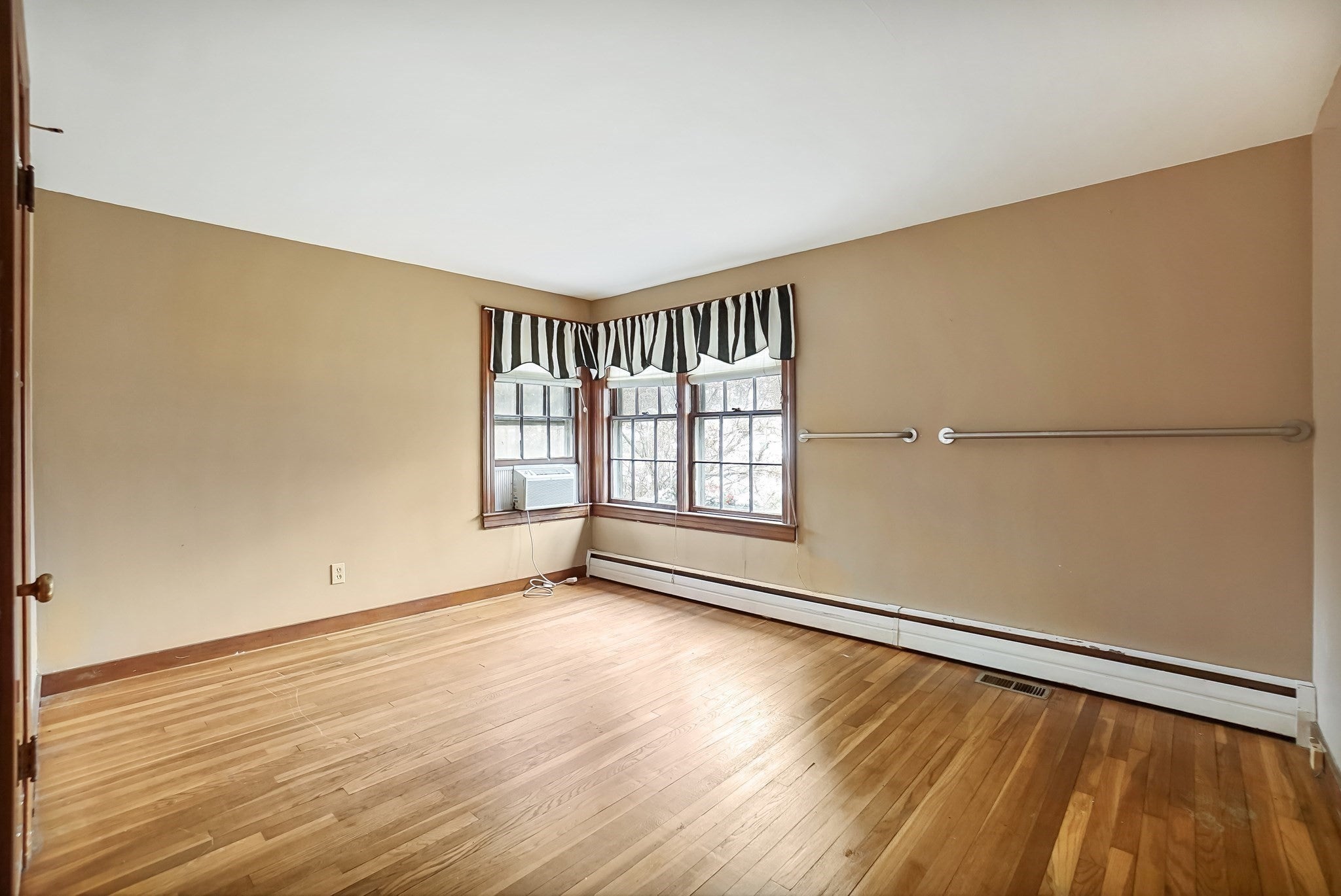 30 Woodland Rd, Ashland, MA Photo #8