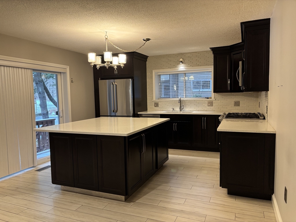 100 Captain Eames Cir 100