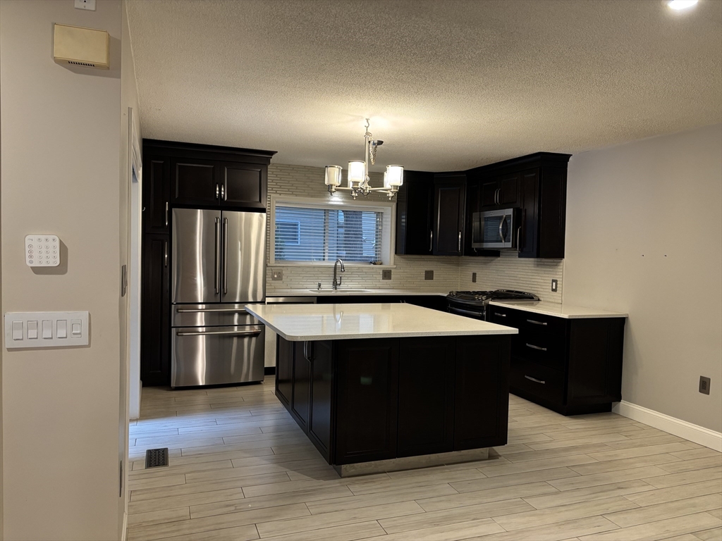 100 Captain Eames Cir 100