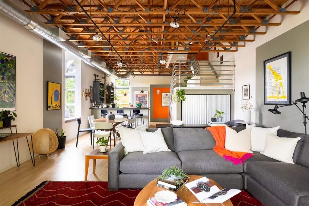 11 Village St F