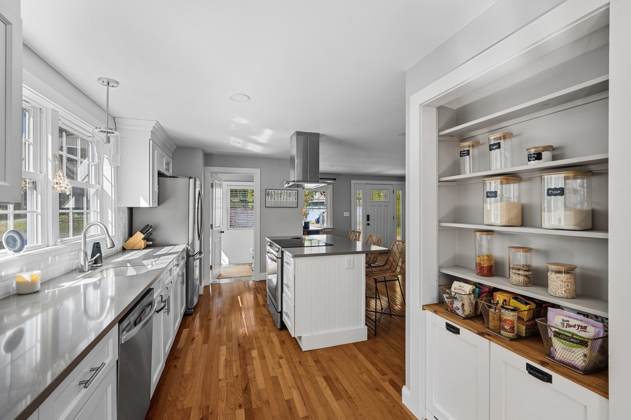 4 Lynwood AVE, Gloucester, MA Photo #10