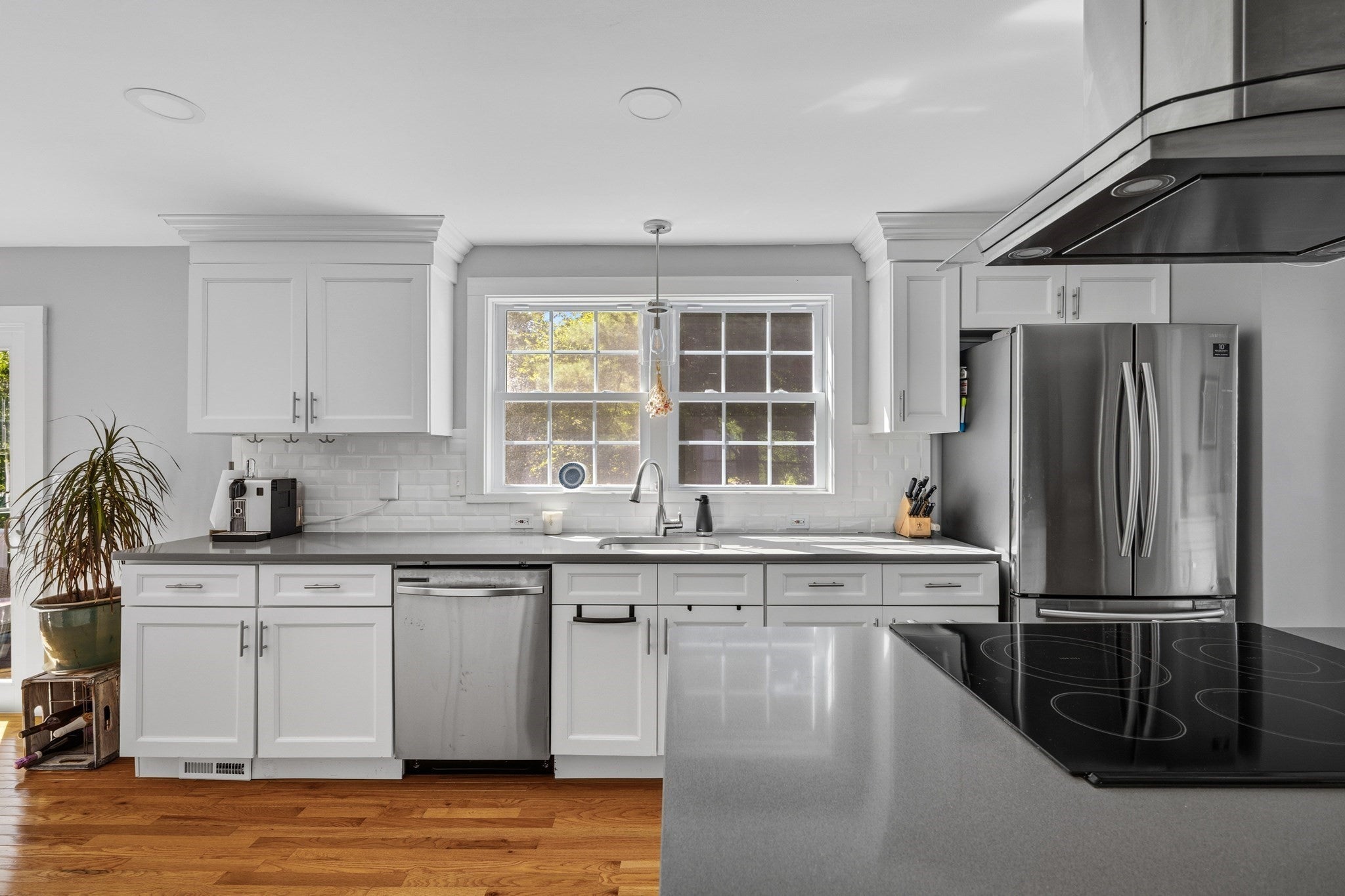 4 Lynwood AVE, Gloucester, MA Photo #8